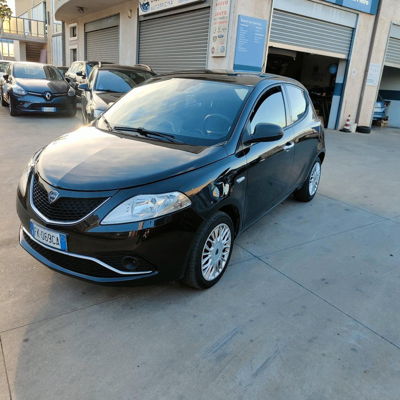 Lancia Ypsilon 1.2 69 CV 5 porte GPL Ecochic Silver