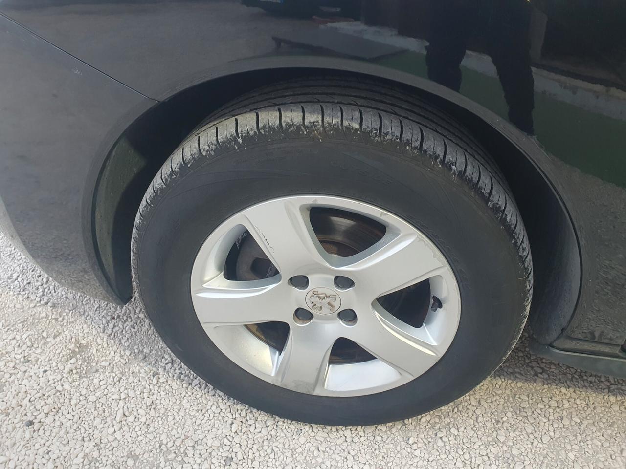 Peugeot 3008 1.6 HDi 115CV Business