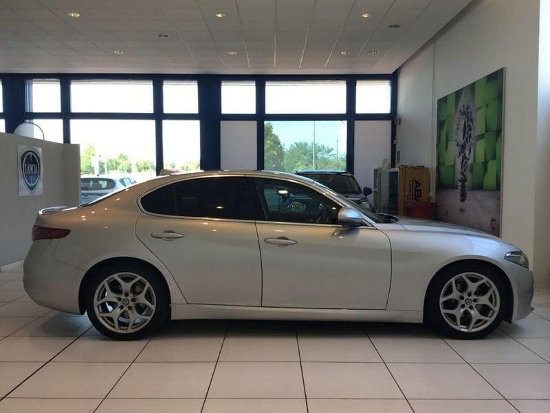 Alfa Romeo Giulia 2.2 T-Diesel 180CV AT8 Super Q2 - PACK PERFORMANCE