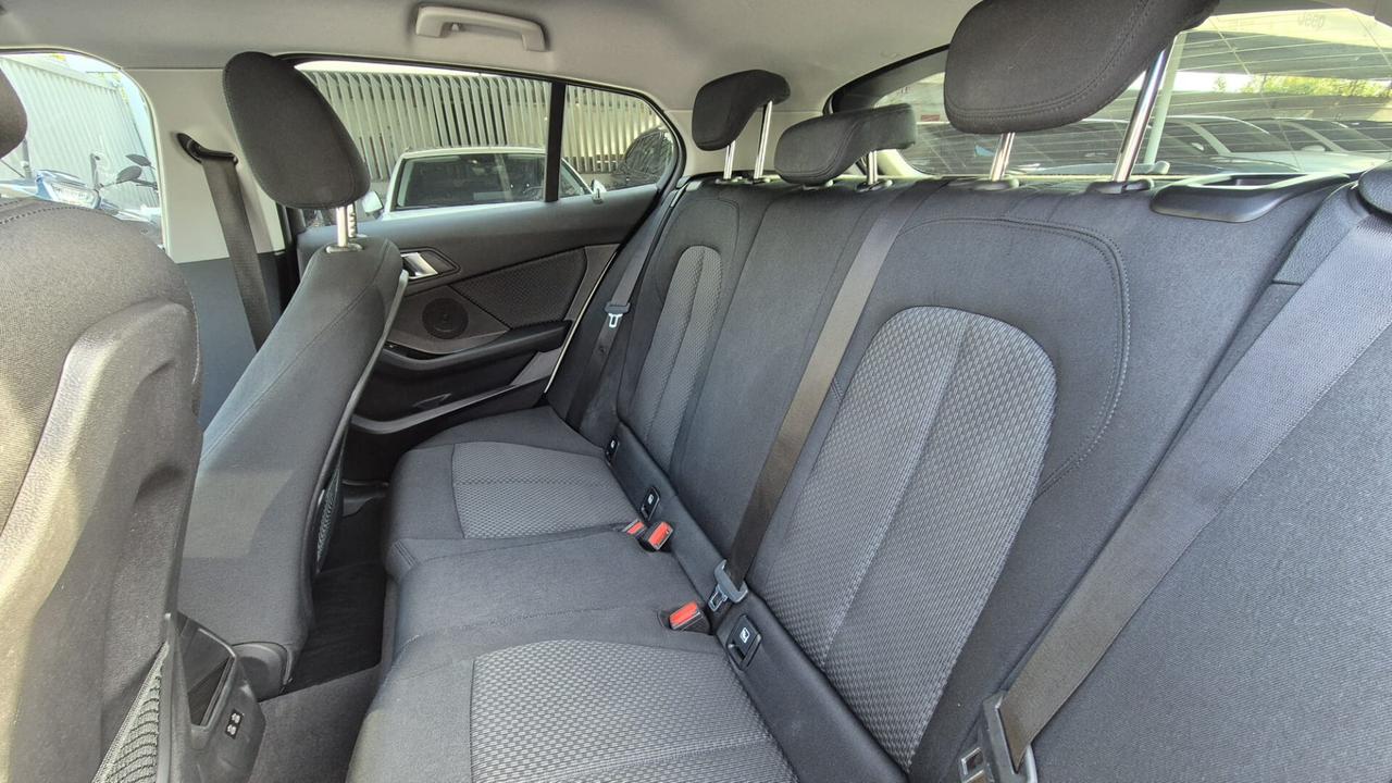 Bmw 116 116d 5p. Business Advantage