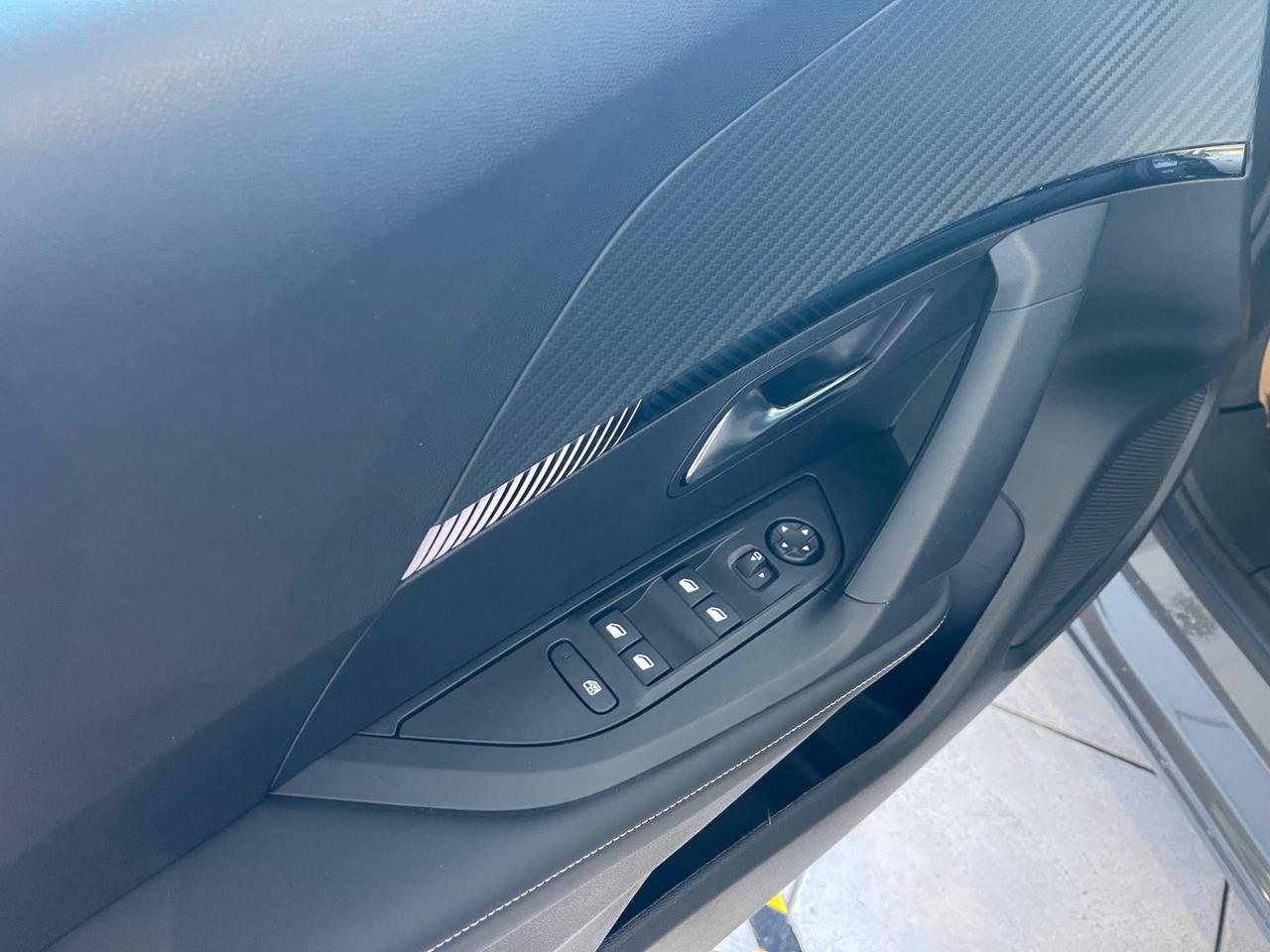 Peugeot 2008 1.2 100cv S&S Allure