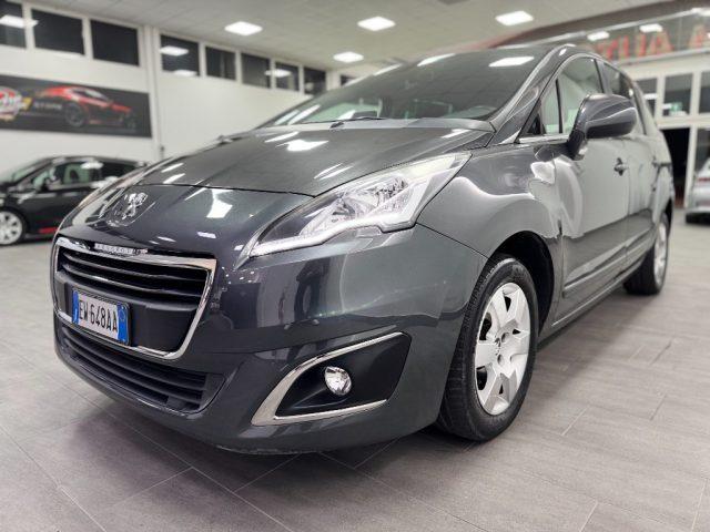 PEUGEOT 5008 1.6 HDi 115CV Business