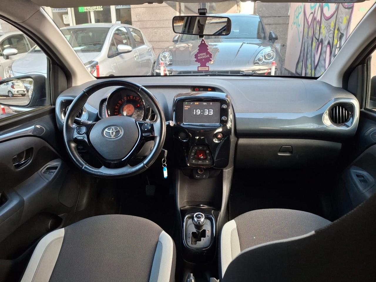 Toyota Aygo 1.0 VVT-i 69 CV 5 porte x-play MMT