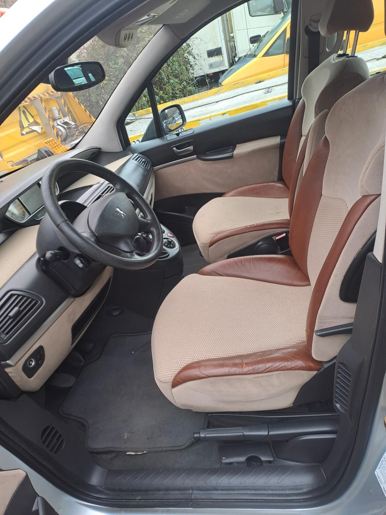 Peugeot 807 2.0 HDi FAP ST Mix