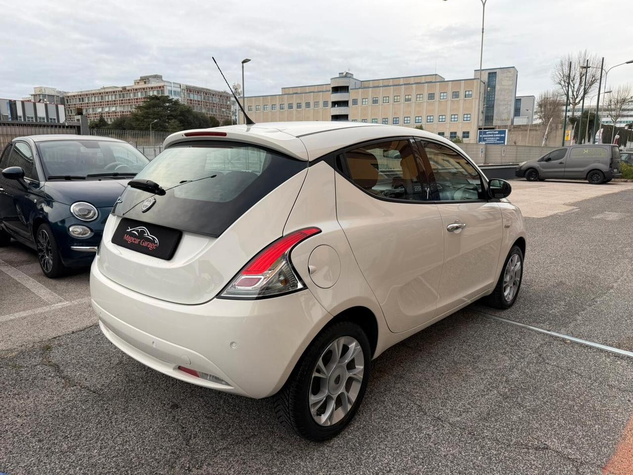 Lancia Ypsilon 1.2 69 CV 5 porte Gold
