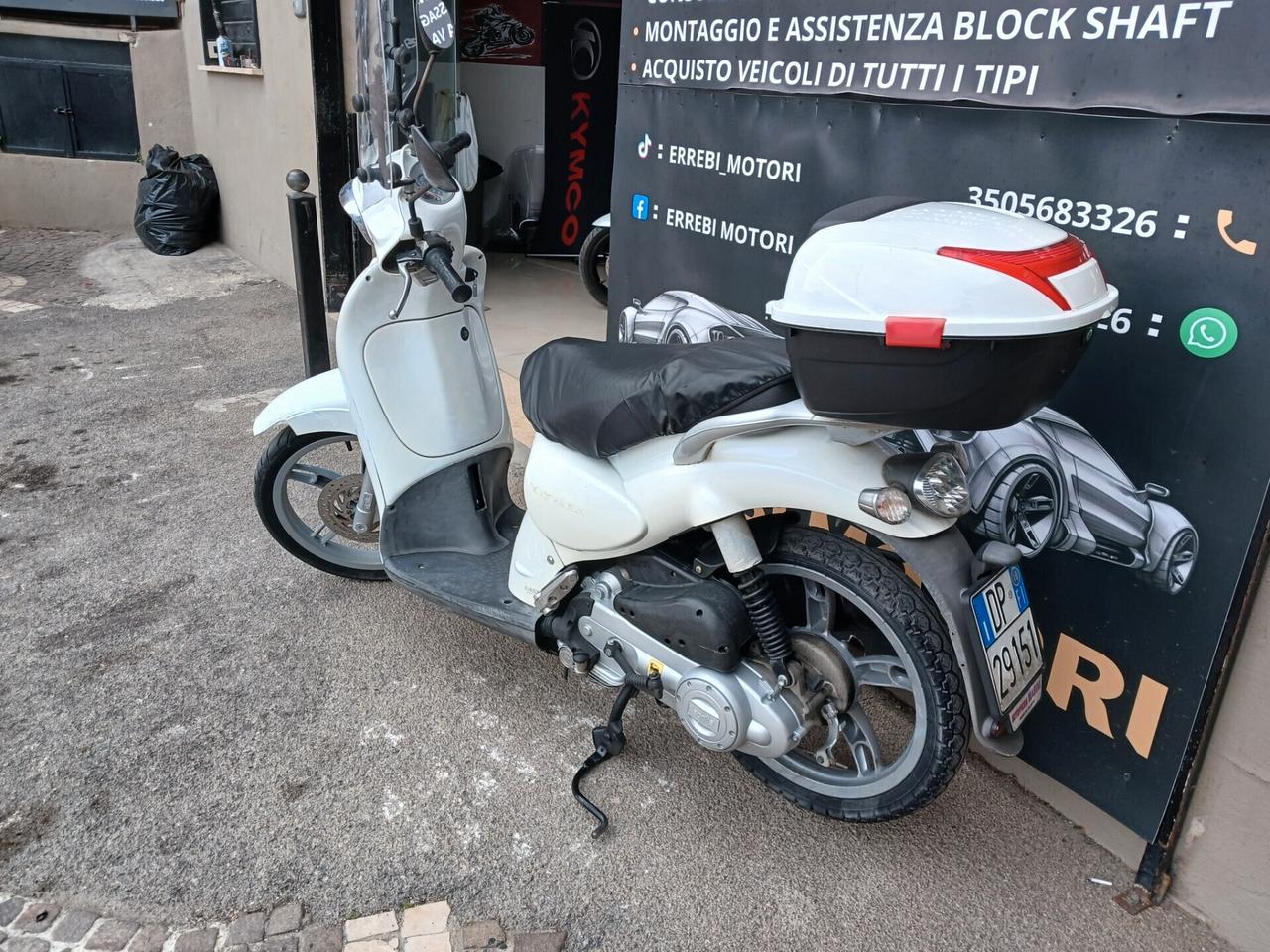 Aprilia Scarabeo 100.
