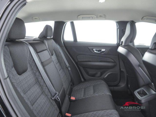 VOLVO V60 B4 (d) automatico Essential