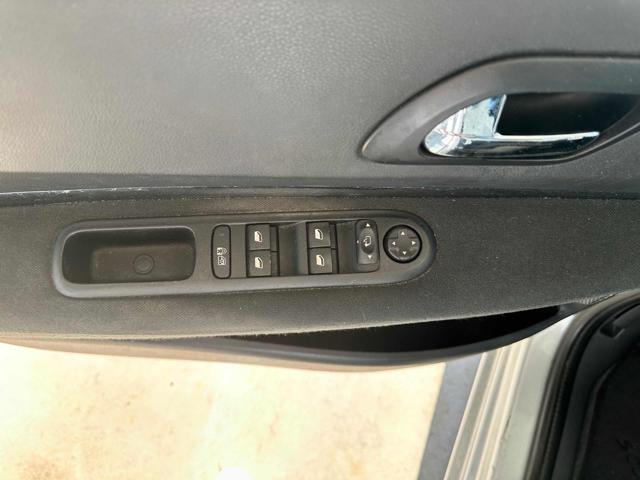 PEUGEOT 5008 1.6 HDi 115CV Business 7 POSTI FARI FENDINEBBIA