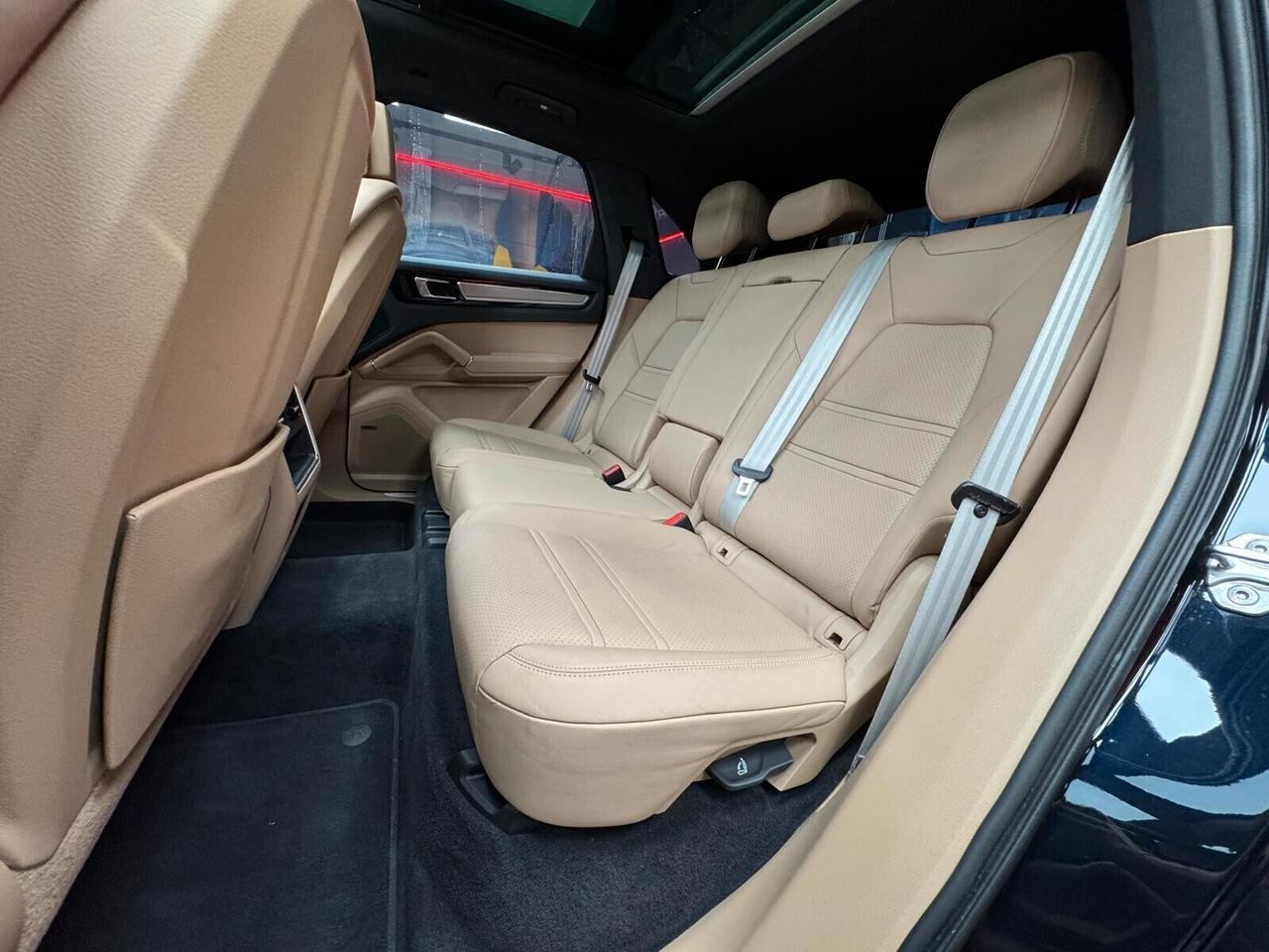 Porsche Cayenne 3.0 V6 E-Hybrid Platinum Edition (119)