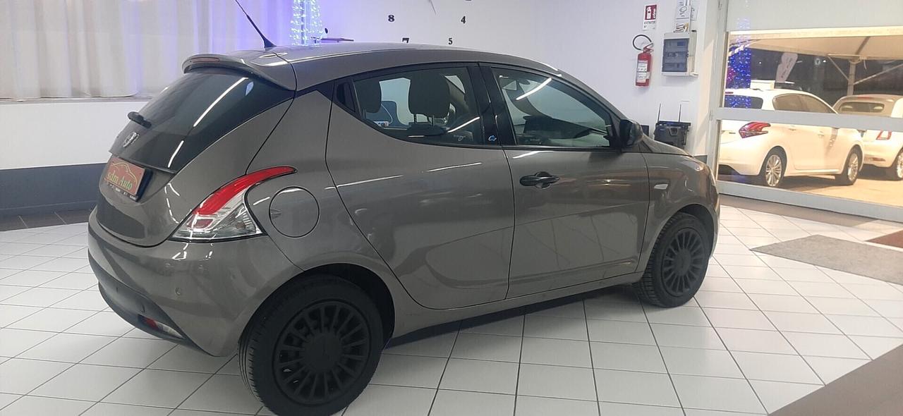 Lancia Ypsilon 1.2 69 CV 5 porte S&S Gold