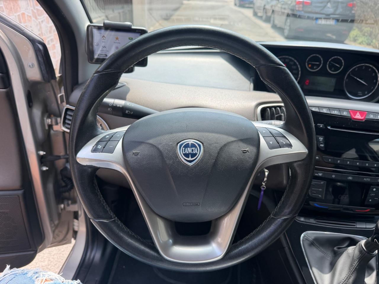 Lancia Ypsilon 0.9 TwinAir 85 CV 5 porte S&S DFN Platinum