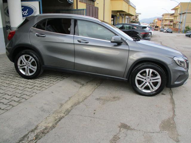 MERCEDES-BENZ GLA 200 d Automatic Sport