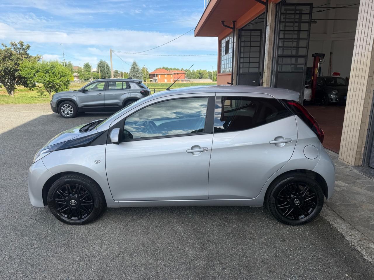 Toyota Aygo Connect 1.0 72 CV 5 porte x-wave