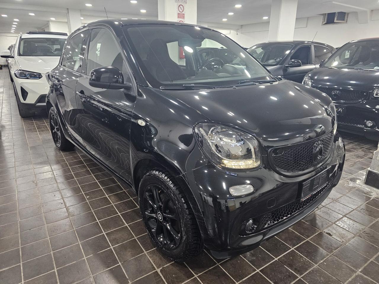 NUOVA SMART FORFOUR IDENTITY BLACK EDITION PASSION 0.9 BENZ 90CV TWINAMIC