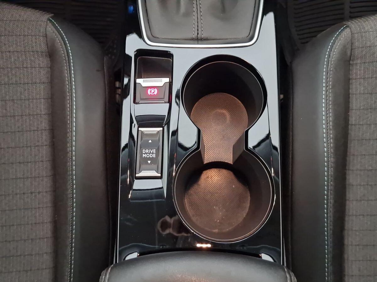 PEUGEOT 208 1.5 GT-LINE