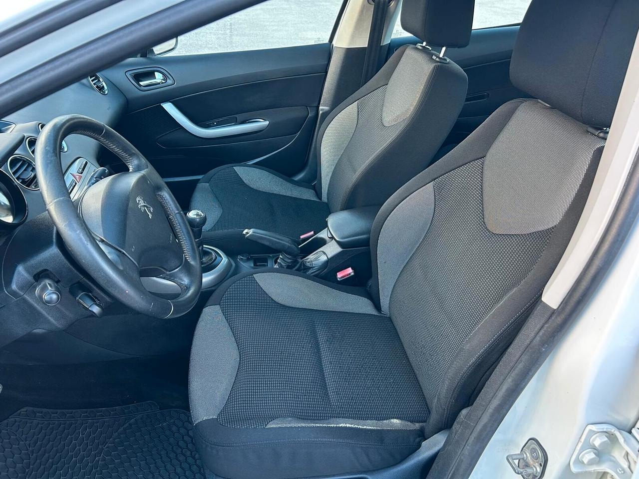 Peugeot 308 1.6 HDi 90CV Berlina