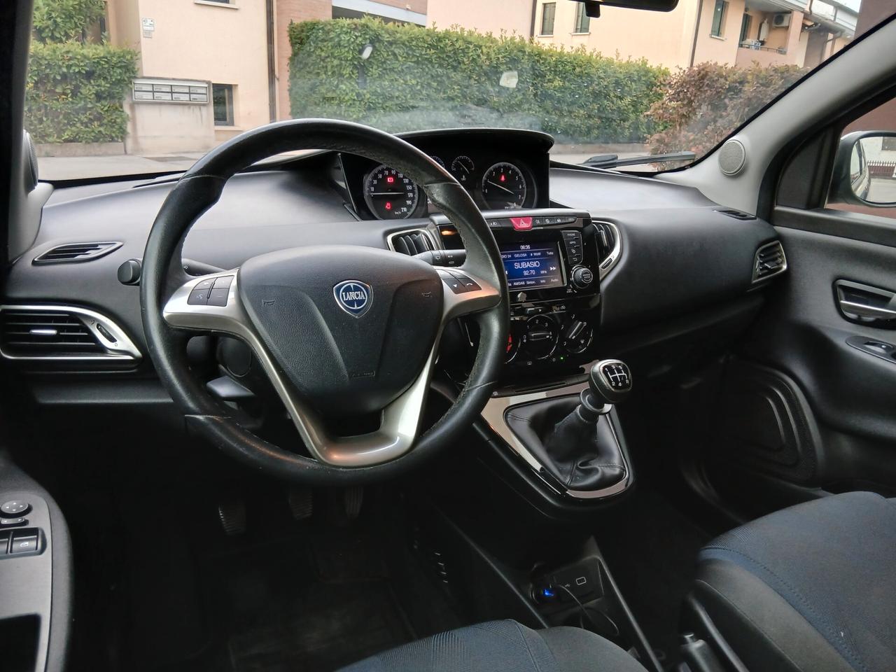 Lancia Ypsilon 1.2 69 CV 5 porte S&S Gold tua a € 169 mese