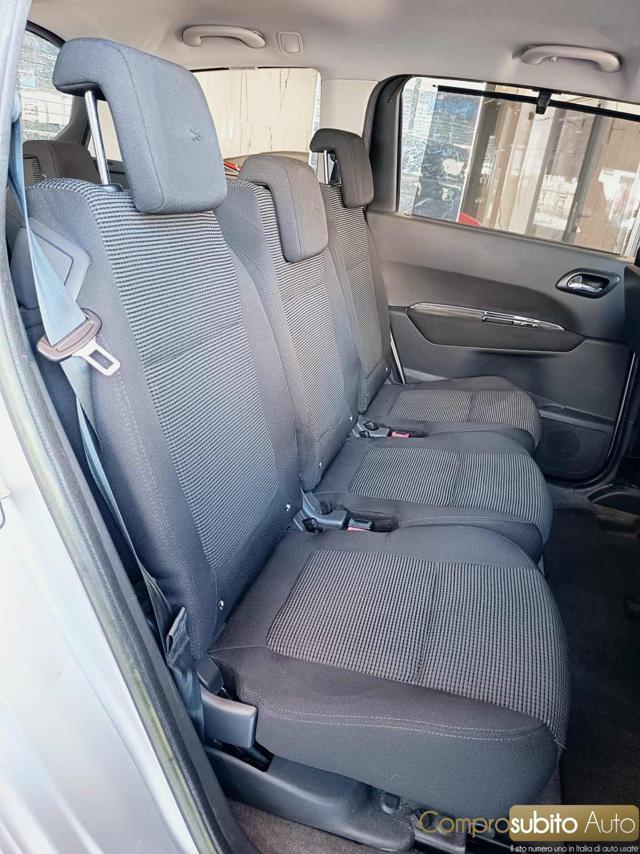PEUGEOT 5008 1.6 HDi 7 POSTI