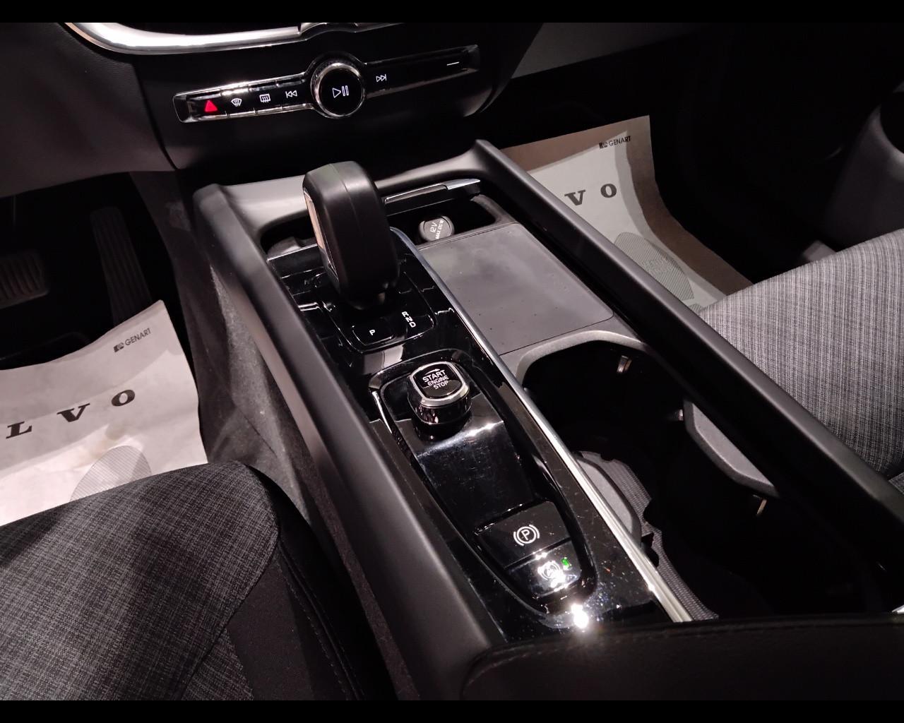 VOLVO XC60 II 2022 - XC60 2.0 b4 Core auto