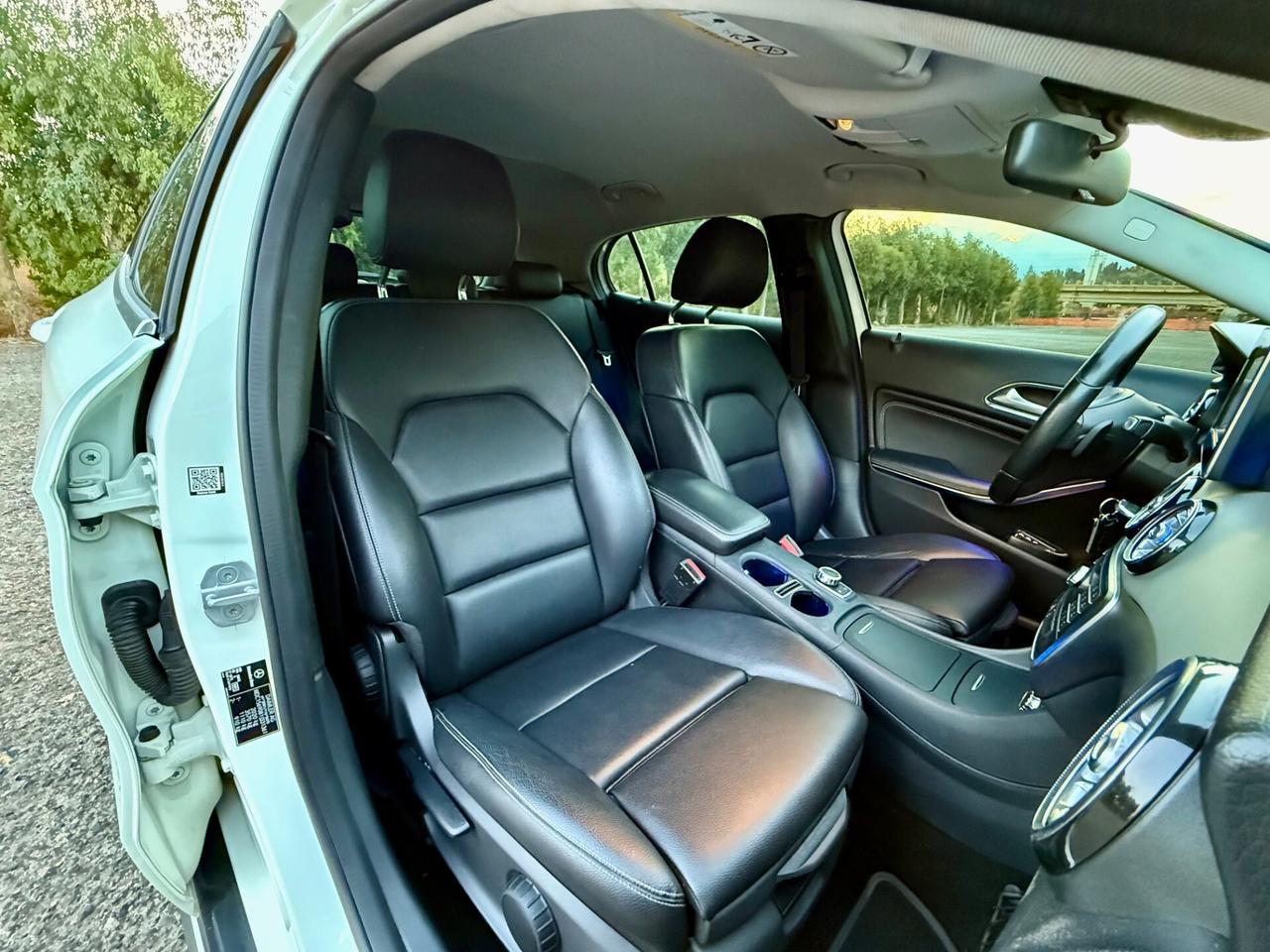 MERCEDES- BENZ GLA 200 D AUTOMATIC SPORT