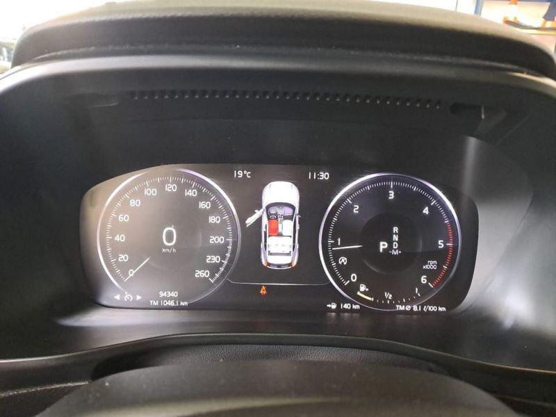 Volvo XC40 2.0 D4 MOMENTUM AWD GEARTRONIC
