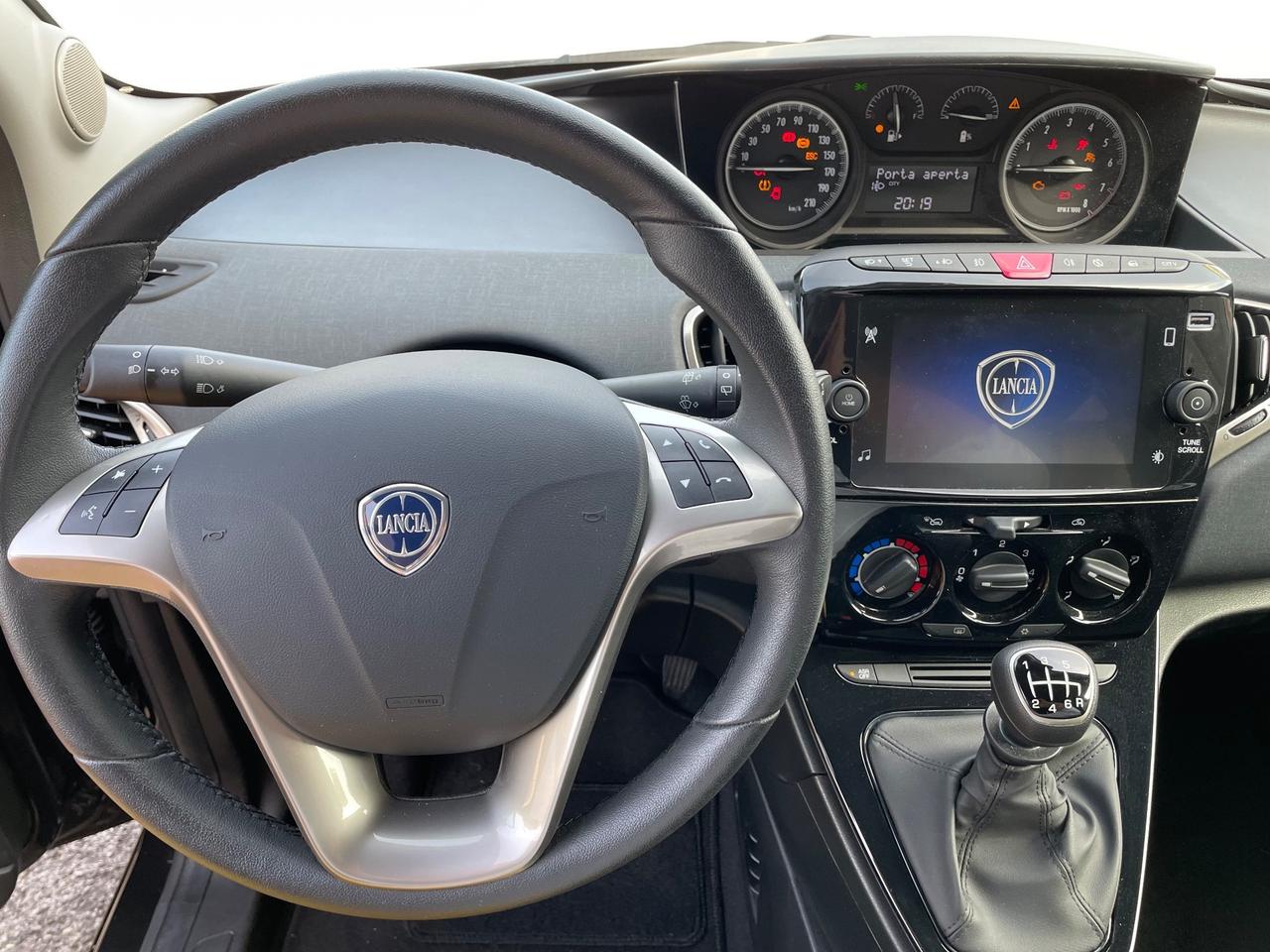 Lancia Ypsilon 1.0 5 porte S&S Hybrid full Gold OK Neopatentati