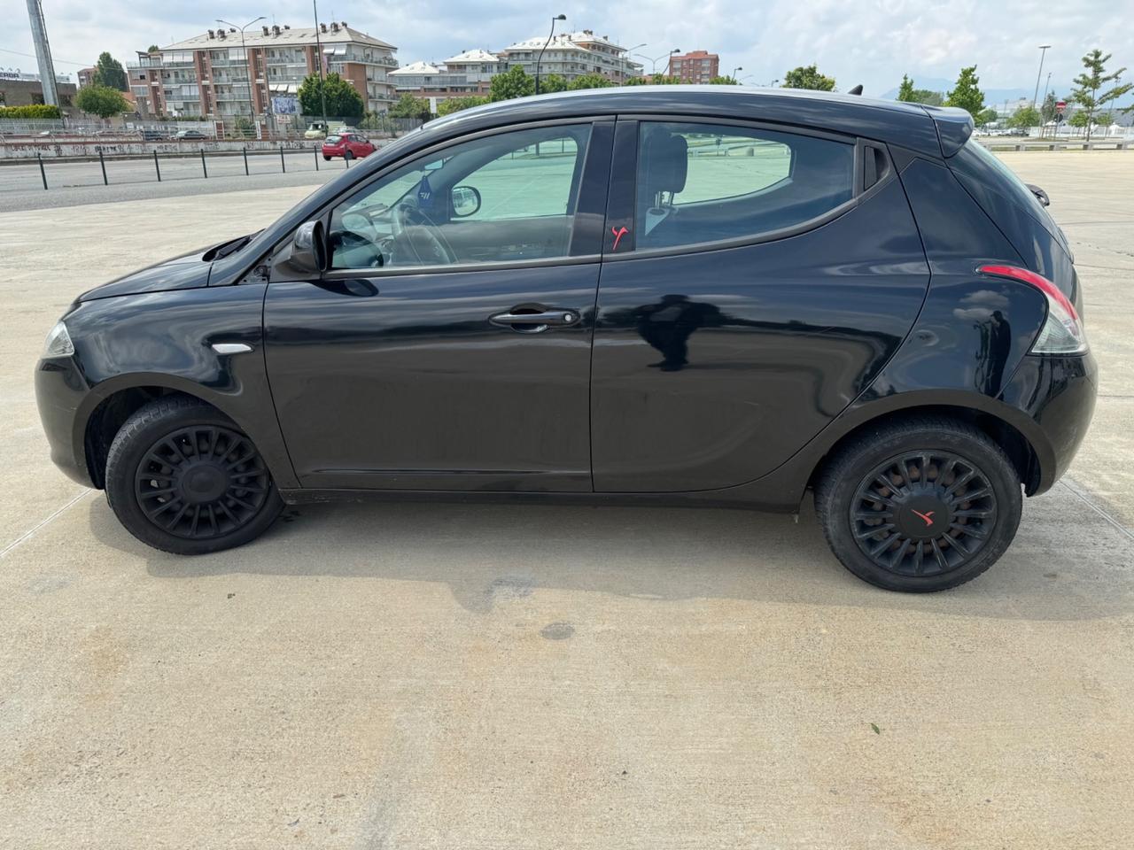 Lancia Ypsilon 1.2 69 CV 5 porte GPL Ecochic Silver