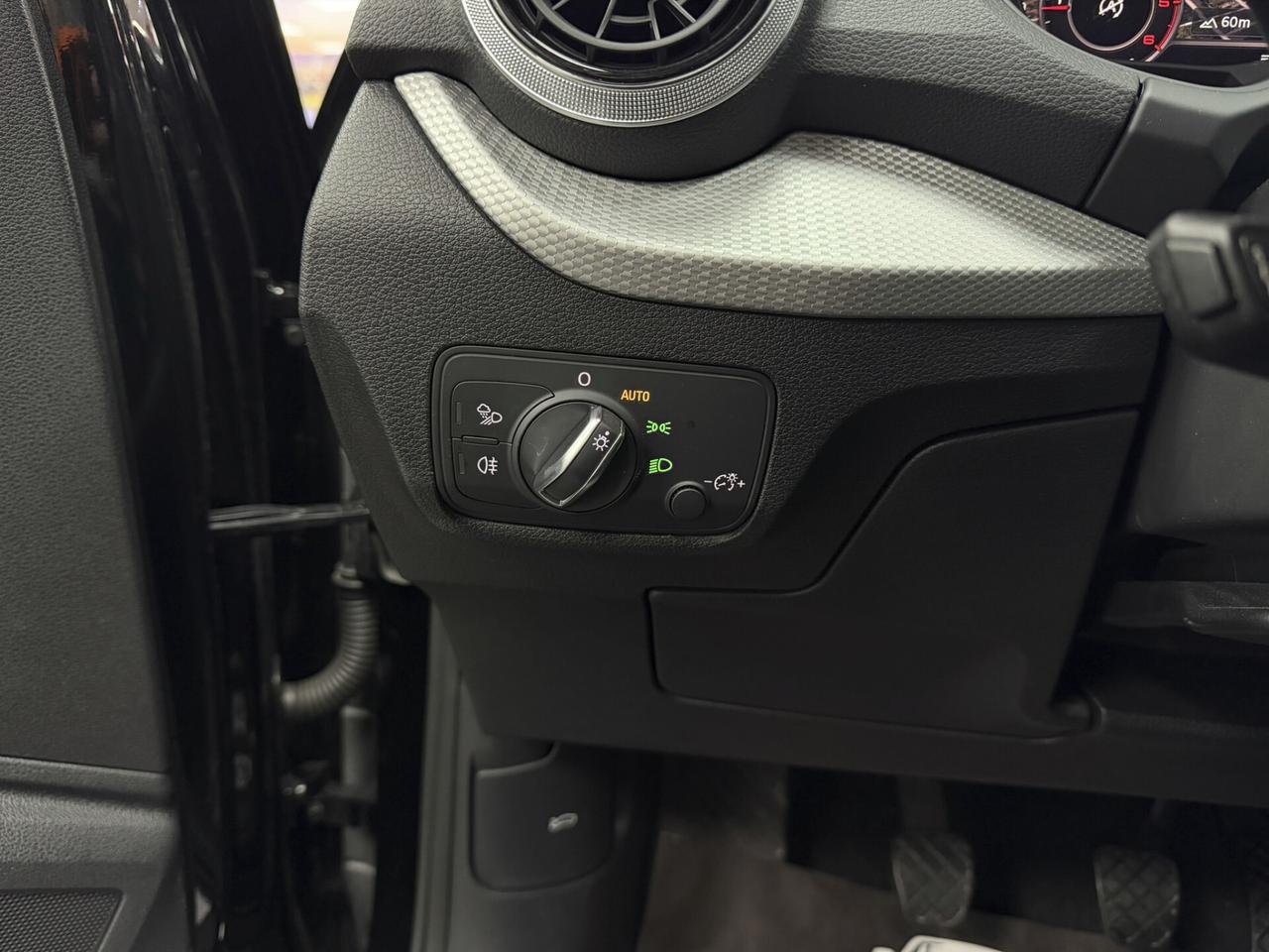 Audi Q2 30 TDI Identity Black S-LINE