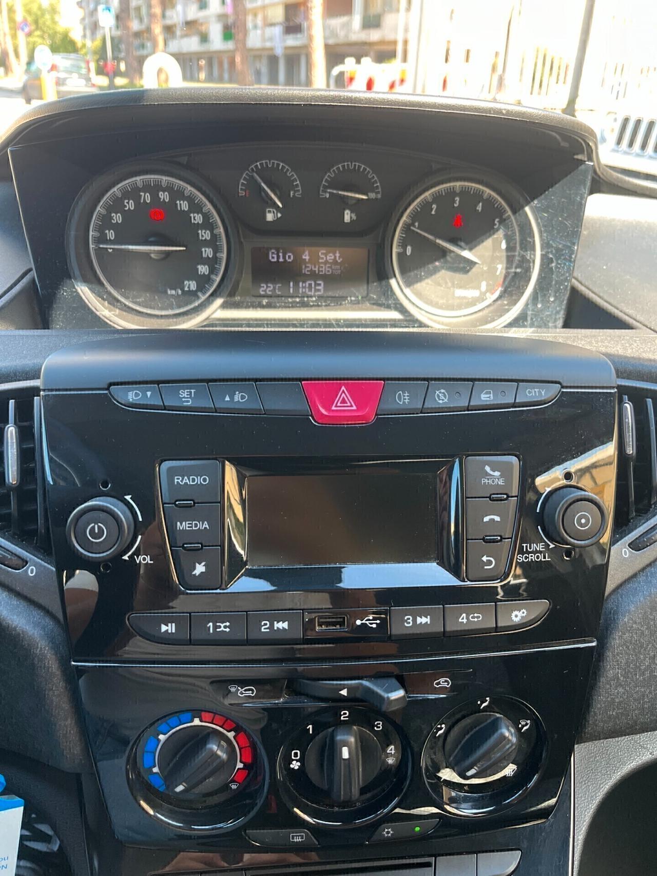 Lancia Ypsilon 1.0 IBRIDA/BENZINA 12348 KM CERTIFICATI UNICO POROPRIETARIO