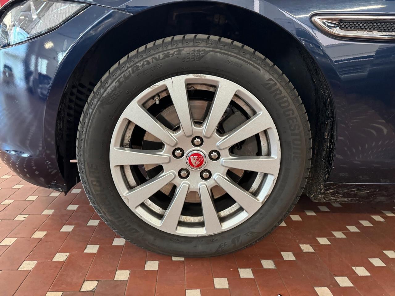 Jaguar XE 2.0 D Turbo 180 CV AWD aut. Portfolio - 4X4