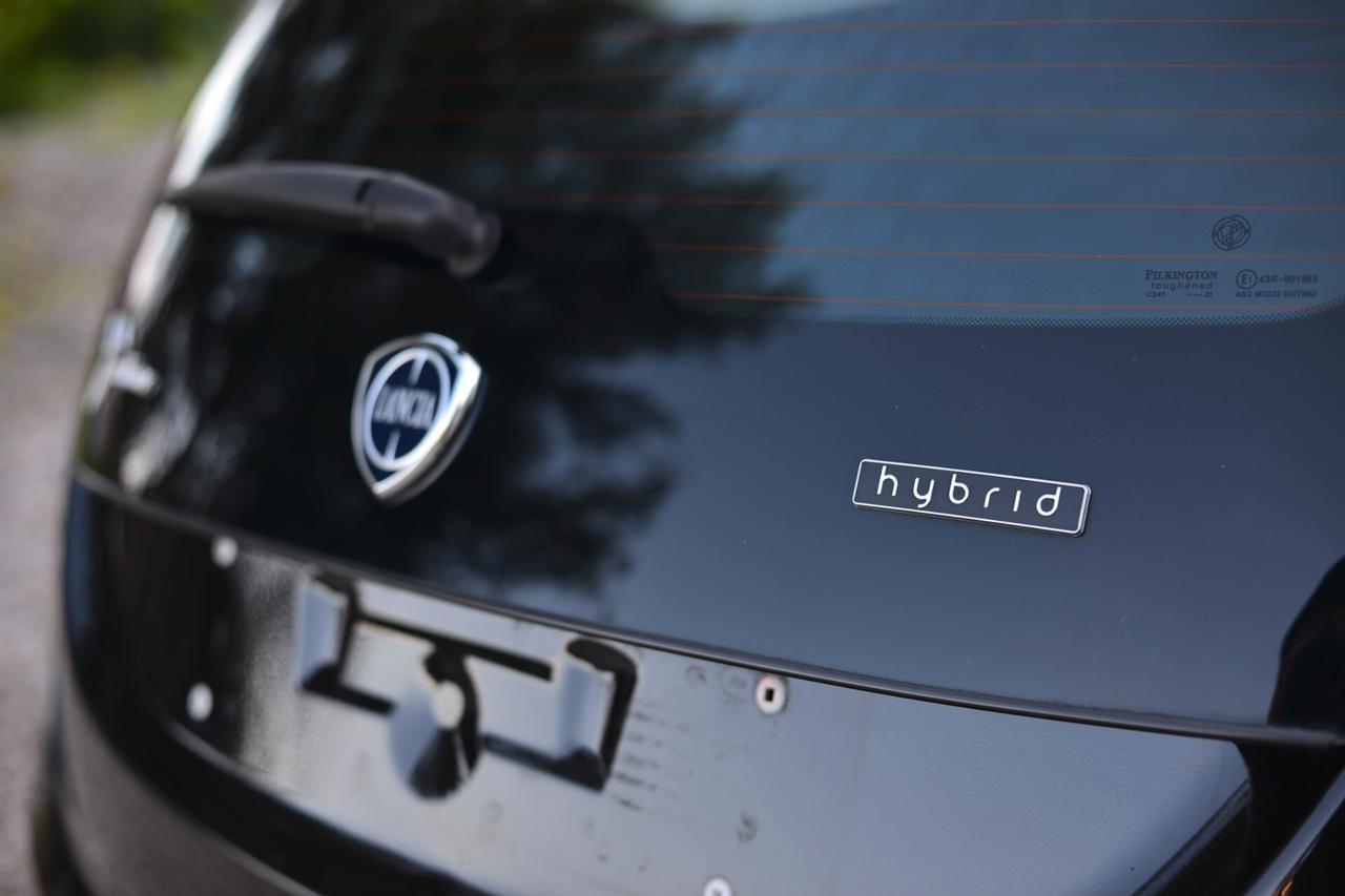 Lancia Ypsilon 1.0 FireFly 5 porte S&S Hybrid Silver