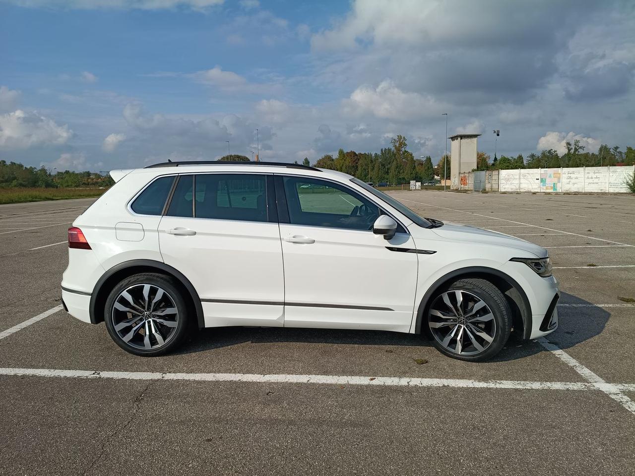 Volkswagen Tiguan R-LINE #50664
