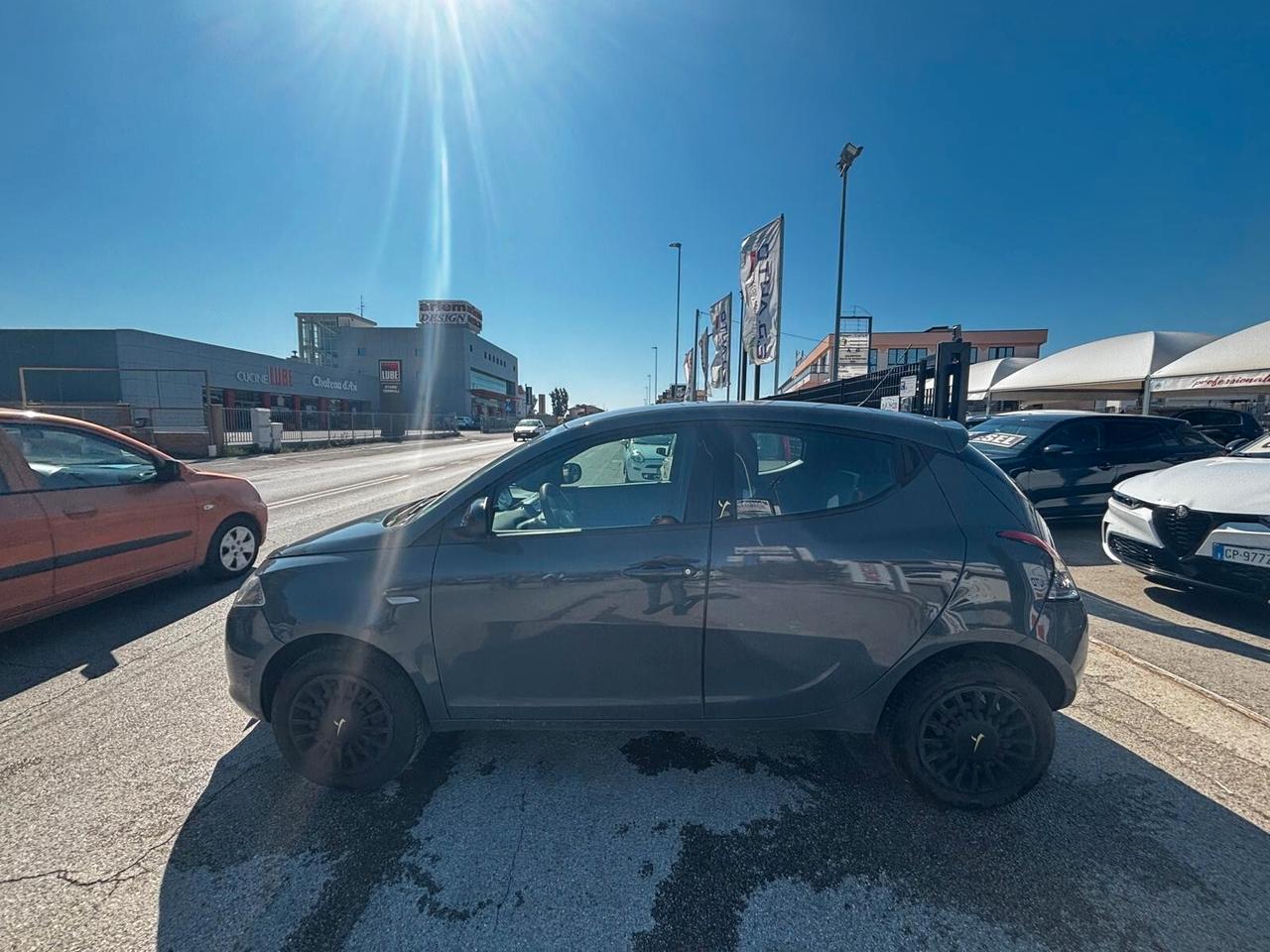 Lancia Ypsilon 0.9 TwinAir 85 CV 5 porte Metano Ecochic Elefantino