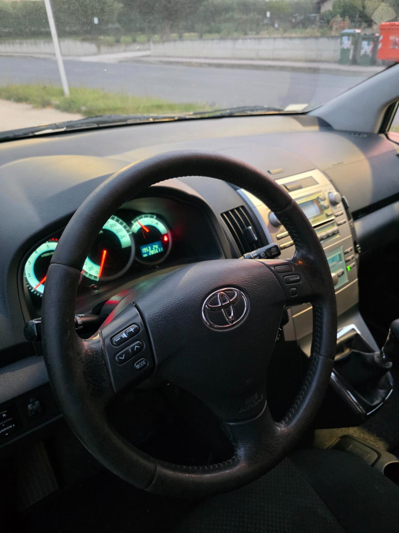 Toyota Corolla Verso 2.2 16V D-4D Sol
