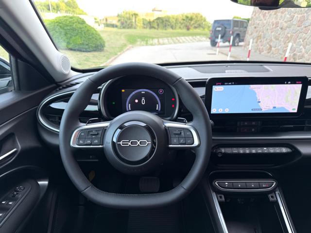FIAT 600 HYBRID 145CV DCT MHEV+NAVI+RCAM+2PDC+LED