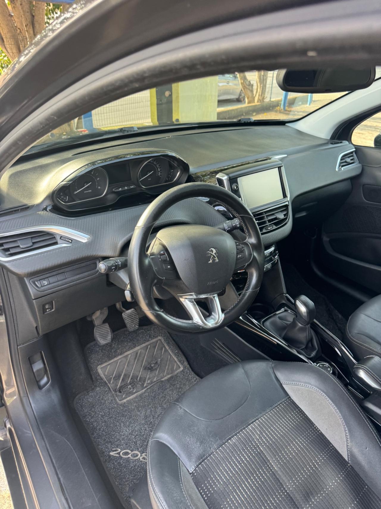 Peugeot 2008 BlueHDi 100 Black Matt