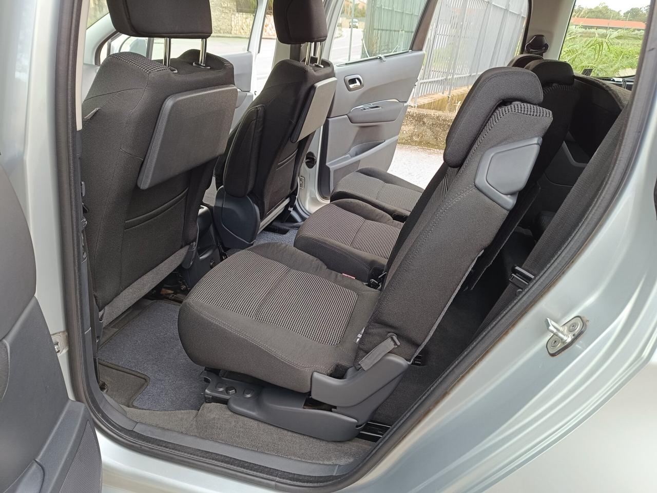 Peugeot 5008 1.6 HDi 110CV Premium 7 POSTI