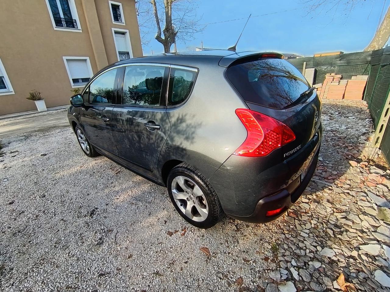 Peugeot 3008 1.6 HDi 110CV cambio robotizzato Premium