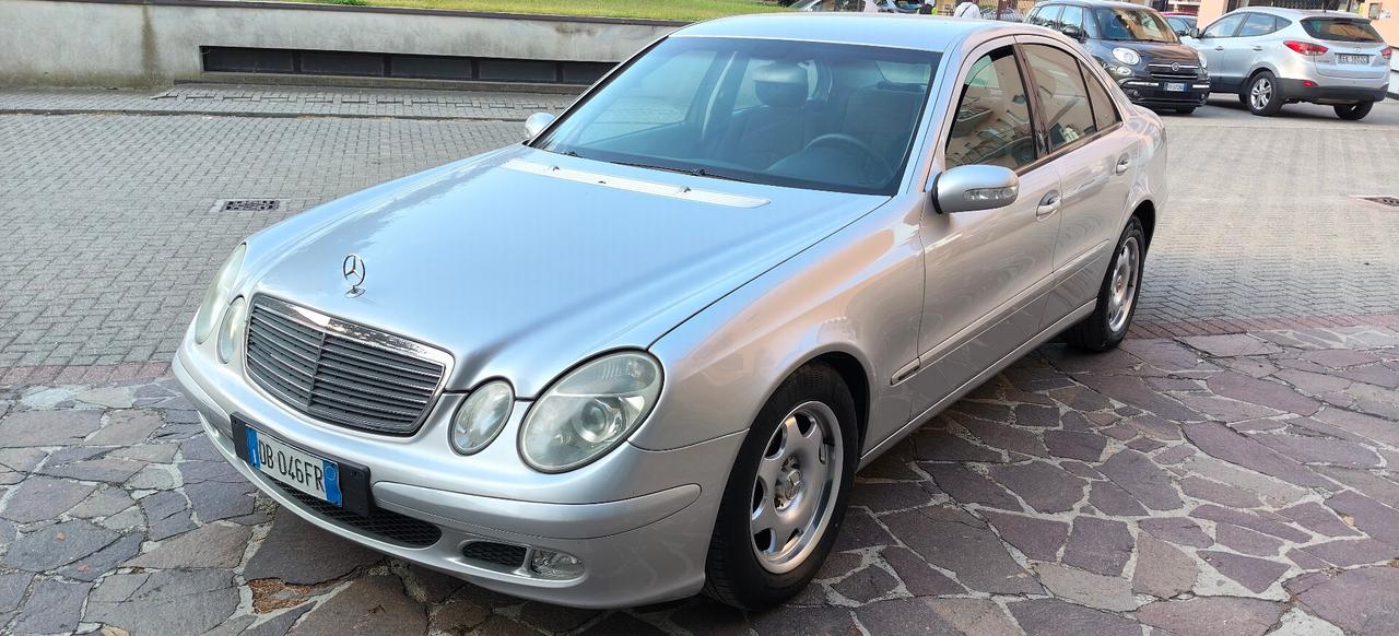 Mercedes E 200 K metano LEGGERE