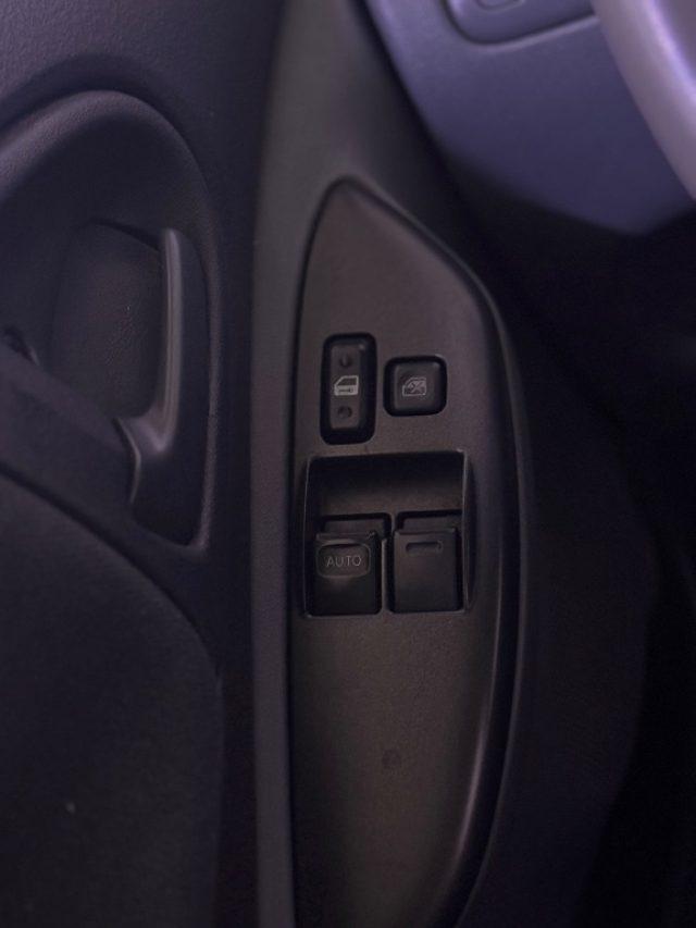 TOYOTA Yaris 1.3i 16V cat 3 porte aut. Sol