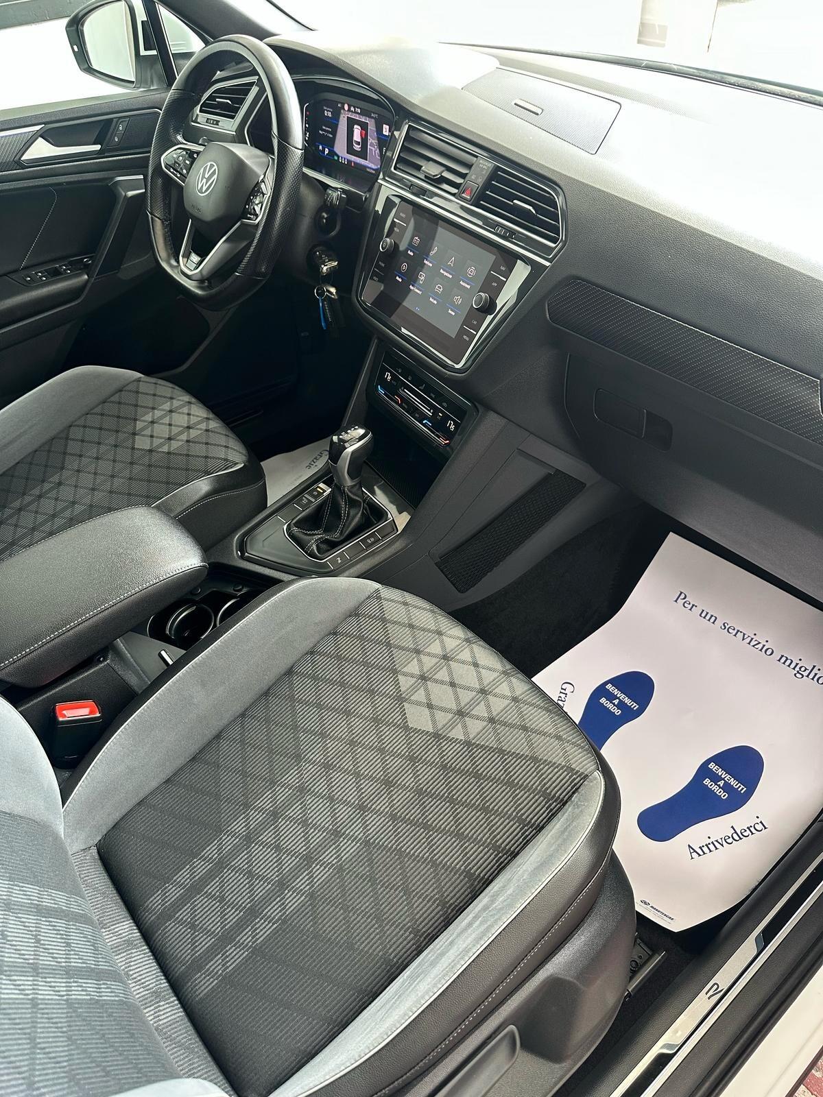 Volkswagen Tiguan 2.0 TDI 150 CV SCR DSG R-Line TETTO APRIBILE