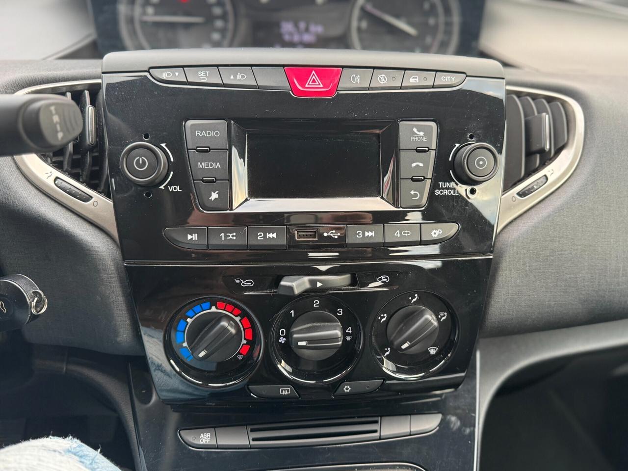 Lancia Ypsilon 1.0 FireFly 5 porte S&S Hybrid Ecochic