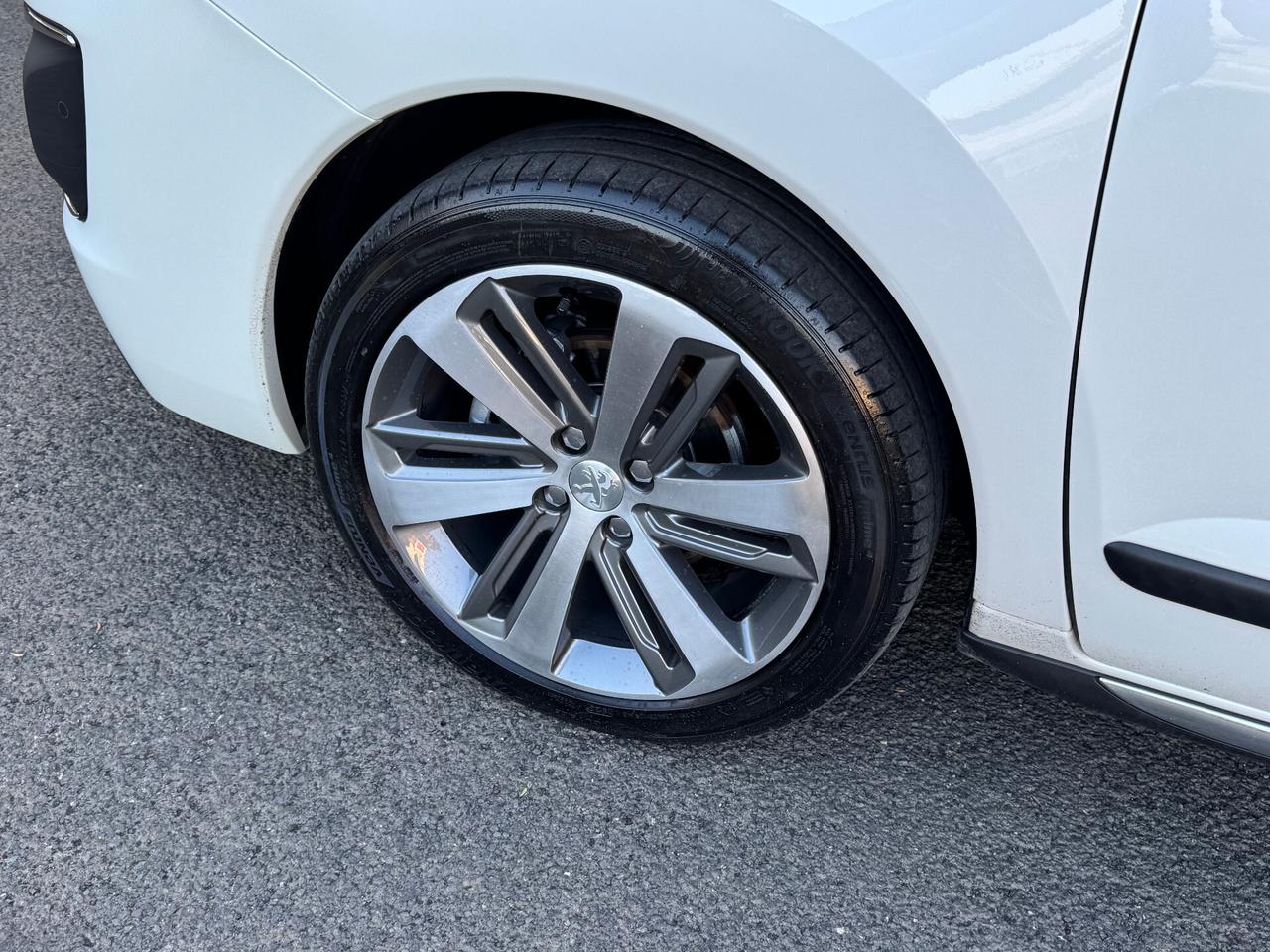 Peugeot 3008 1.6 HDi 115CV Allure