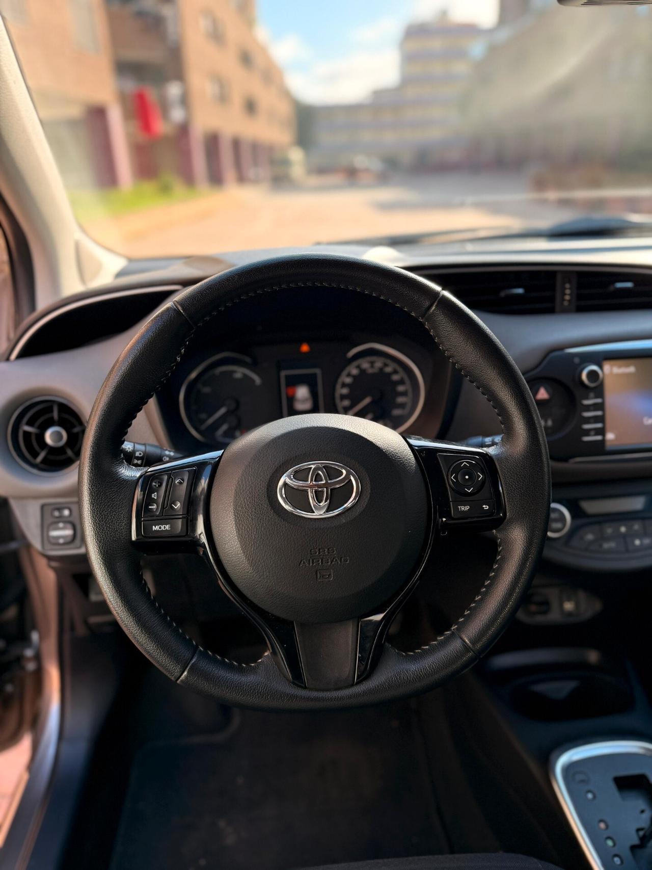 Toyota Yaris 1.5 Hybrid 5 porte Business Telecamera cerchi in lega 15 gomme nuove 4 stagioni