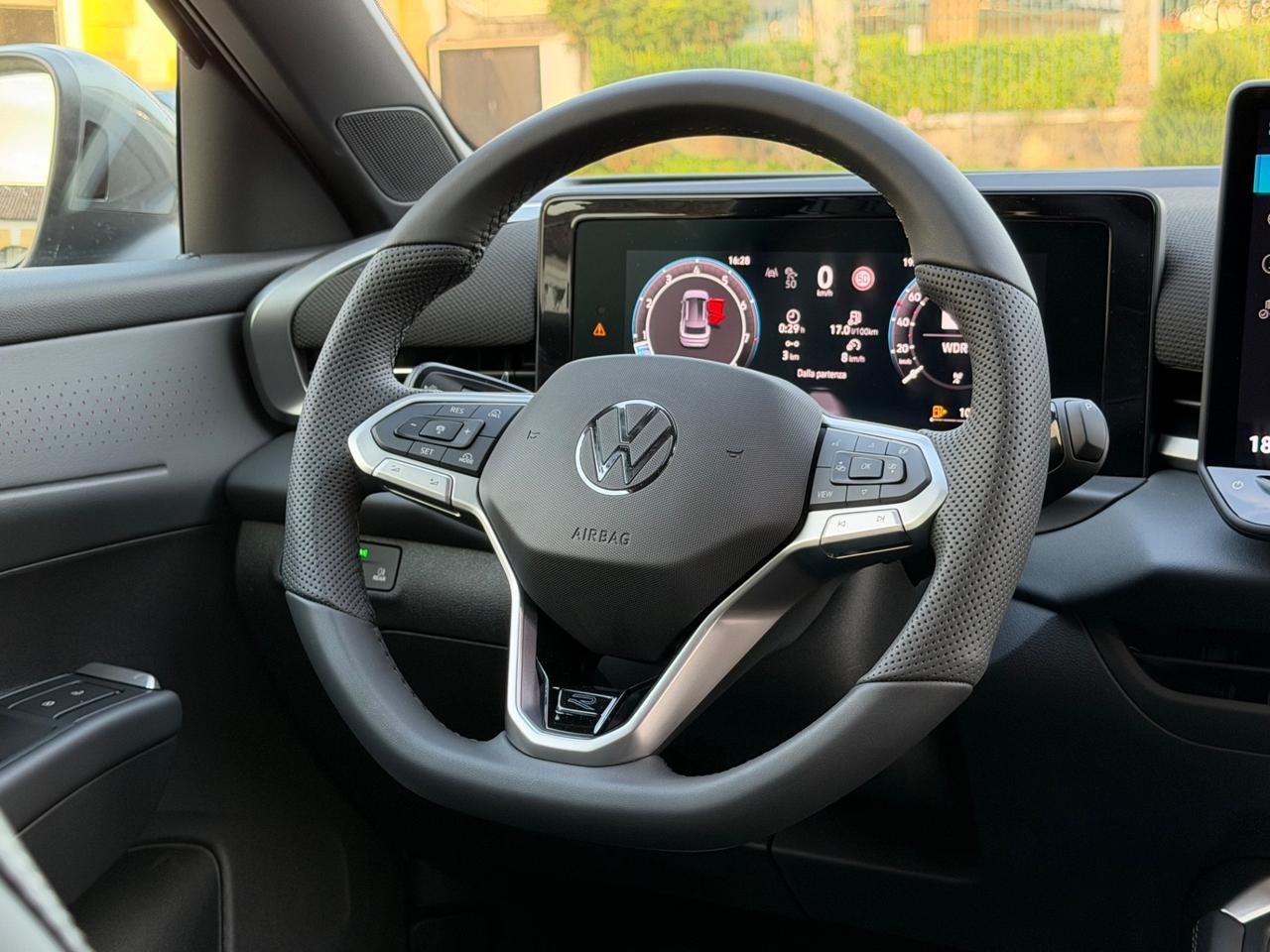 Volkswagen T-Roc 1.5 eTSI ACT 150 CV DSG R-Line
