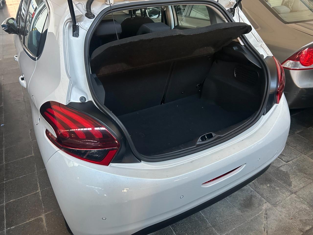 Peugeot 208 5 porte cambio automatico