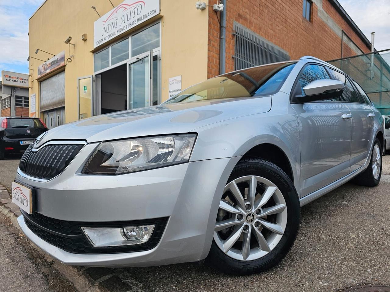 Skoda Octavia 1.6 TDI 105cv DSG Executive*Navi*Euro5*