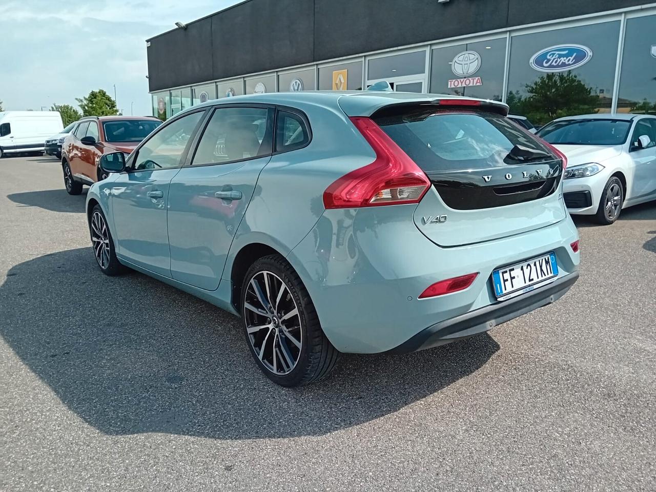 Volvo V40 2.0 d2 Momentum my17 E6