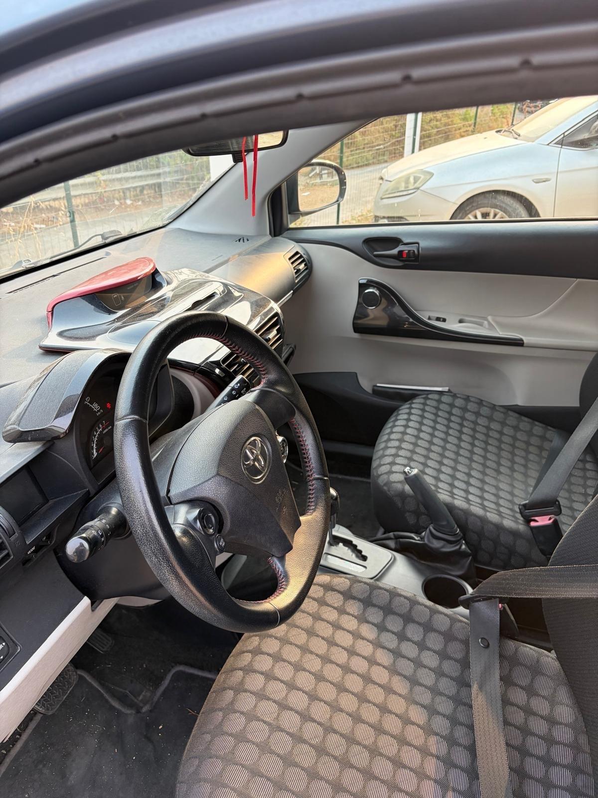 Toyota iQ 1.0 CVT Trend