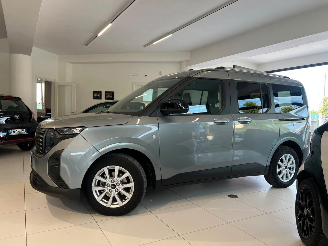 Ford Tourneo Courier 1.0 EcoBoost Titanium